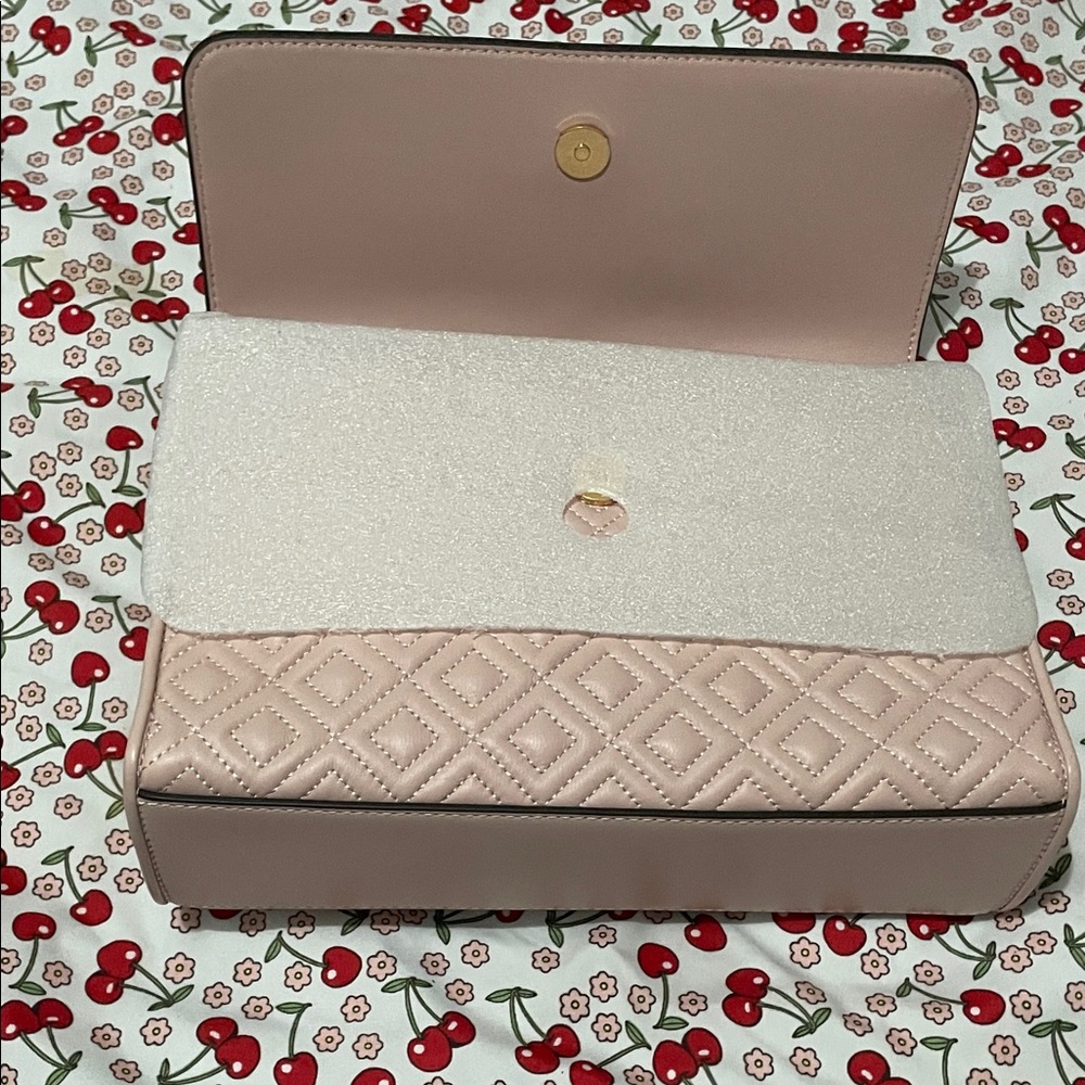 Tory Burch Blush Quilted Shoulder Bag - Picture 4 of 8